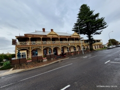 Victor Harbor. Anchorage Seafront Hotel